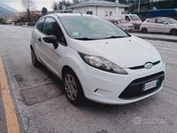 Usata Ford Fiesta 68 CV (50 kW) 2010 Bianco Utilitaria