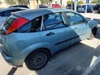 Usata Ford Focus 100 CV (73 kW) 1999 Verde Berlina