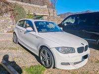 Begagnad BMW 130 Performance 265 HK (194 kW) 2008 Vit Halvkombi