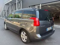 Usata Peugeot 5008 120 CV (88 kW) 2013 Grigio Monovolume