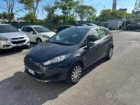 Usata Ford Fiesta Titanium 80 CV (58 kW) 2014 Grigio Utilitaria