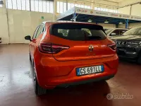 Usata Renault Clio V Equilibre 67 CV (49 kW) 2023 Arancione Berlina