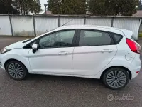 Usata Ford Fiesta 75 CV (55 kW) 2013 Bianco Utilitaria