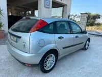 Usata Ford Focus Ambiente 116 CV (85 kW) 2001 Grigio Berlina
