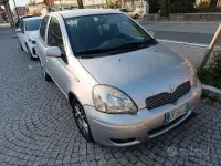 Usata Toyota Yaris 65 CV (47 kW) 2005 Grigio Berlina