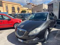 Usado Lancia Delta Silver 120 CV (88 kW) 2011 Gris Utilitario