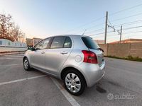Usata Toyota Yaris 69 CV (50 kW) 2007 Grigio Berlina