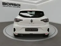 Używany Renault Clio V Techno 91 KM (66 kW) 2024 Biały Sedan/Limuzyna