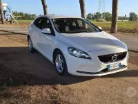 Usata Volvo V40 Kinetic 120 CV (88 kW) 2018 Bianco Berlina
