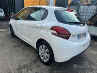 Usata Peugeot 208 68 CV (50 kW) 2017 Bianco Utilitaria