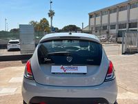 Usata Lancia Ypsilon Silver 69 CV (50 kW) 2021 Argento Utilitaria