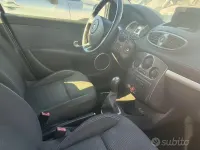 Usado Renault Clio II 75 CV (55 kW) 2011 Gris Berlina