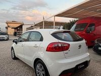 Usata Kia Rio 90 CV (66 kW) 2014 Bianco Berlina