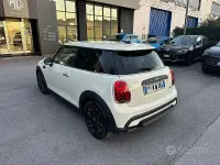 Usata Mini ONE Classic 75 CV (55 kW) 2021 Beige Utilitaria