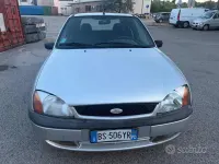 Usata Ford Fiesta 75 CV (55 kW) 2001 Grigio Utilitaria