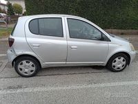 Usata Toyota Yaris 75 CV (55 kW) 2002 Grigio Utilitaria