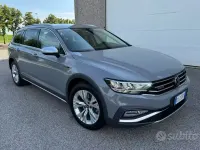 Usata VW Passat 200 CV (147 kW) 2022 Grigio Station wagon
