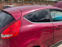 Usata Ford Fiesta Titanium 96 CV (70 kW) 2009 Rosso Utilitaria