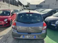 Usata Renault Clio II Dynamique 75 CV (55 kW) 2010 Grigio Berlina