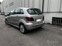 Usata Mercedes B200 140 CV (102 kW) 2006 Grigio Monovolume