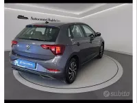 Usata VW Polo Life 95 CV (69 kW) 2023 Grigio Utilitaria