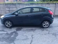 Gebraucht Ford Fiesta 82 PS (60 kW) 2011 Grau Kleinwagen