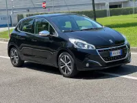 Usata Peugeot 208 Allure 75 CV (55 kW) 2018 Nero Utilitaria