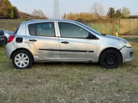 Usata Renault Clio II Luxe 75 CV (55 kW) 2006 Argento Berlina