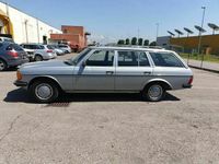 Usata Mercedes 200 120 CV (88 kW) 1987 Azzurro Station wagon