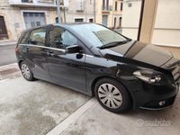 Käytetty Mercedes B200 136 HP (100 kW) 2014 Musta Tila-auto