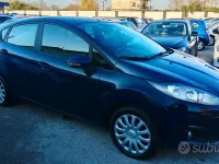 Usata Ford Fiesta 75 CV (55 kW) 2014 Blu Utilitaria