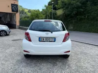 Usata Toyota Yaris Active 69 CV (50 kW) 2012 Bianco Utilitaria
