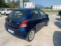 Usata Toyota Yaris 69 CV (50 kW) 2005 Blu Berlina