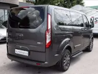 Usata Ford Tourneo Titanium 131 CV (96 kW) 2022 Grigio metallizzato
