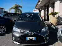 Usata Toyota Yaris Lounge 90 CV (66 kW) 2015 Grigio Utilitaria