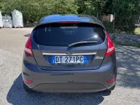 Usata Ford Fiesta Titanium 82 CV (60 kW) 2008 Grigio Utilitaria