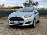 Usata Ford Fiesta 75 CV (55 kW) 2015 Argento Berlina