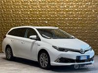 Usata Toyota Auris Touring Sports Lounge 99 CV (72 kW) 2016 Bianco Station wagon