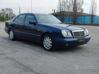 Usata Mercedes E200 Classic 186 CV (136 kW) 1997 Blu Berlina