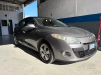 Usata Renault Mégane III Dynamique 110 CV (80 kW) 2010 Marrone Berlina