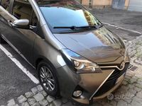 Usata Toyota Yaris Lounge 90 CV (66 kW) 2017 Grigio Berlina