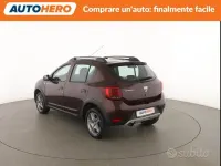 Usado Dacia Sandero Stepway 90 CV (66 kW) 2017 Marrón Berlina