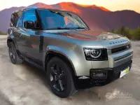 Usata Land Rover Defender SE Dynamic 200 CV (147 kW) 2023 Verde SUV