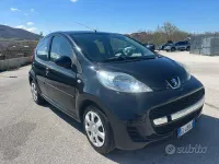Usata Peugeot 107 Active 68 CV (50 kW) 2012 Nero Utilitaria