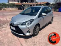 Usata Toyota Yaris Hybrid Active 73 CV (53 kW) 2017 Argento Berlina
