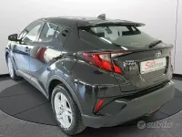 Second-hand Toyota C-HR Active 98 CP (72 kW) 2022 Negru SUV