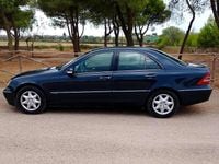 Usata Mercedes C220 Elegance 143 CV (105 kW) 2001 Blu/azzurro Berlina