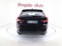 Usata Volvo XC60 Momentum 197 CV (144 kW) 2021 Onyx black metallizzato SUV