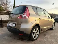 Usata Renault Scénic III Luxe 110 CV (80 kW) 2011 Marrone Monovolume