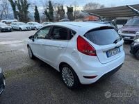 Usata Ford Fiesta Titanium 97 CV (71 kW) 2009 Bianco Utilitaria